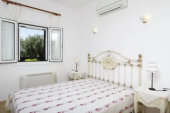 Saint Thomas Village 3*